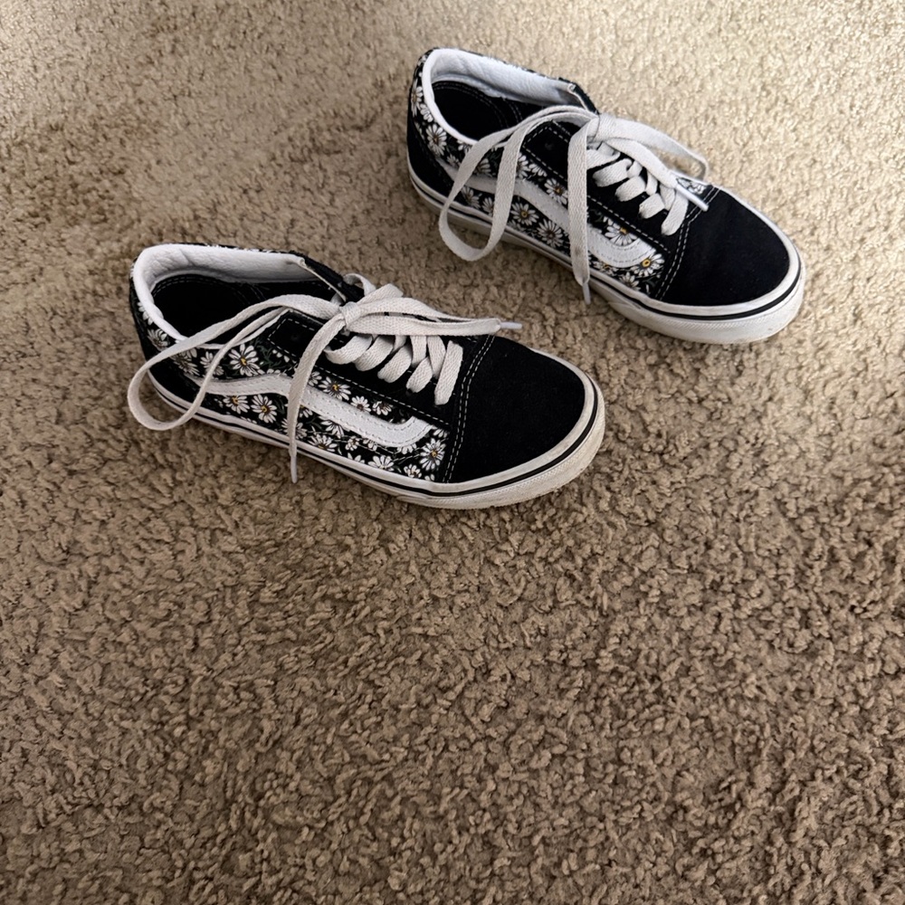 Vans Black and White Daisy Kids Skate Shoes